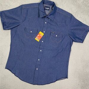 Wrangler western denim pearl snap shirt { it runs a little large almost 1xl